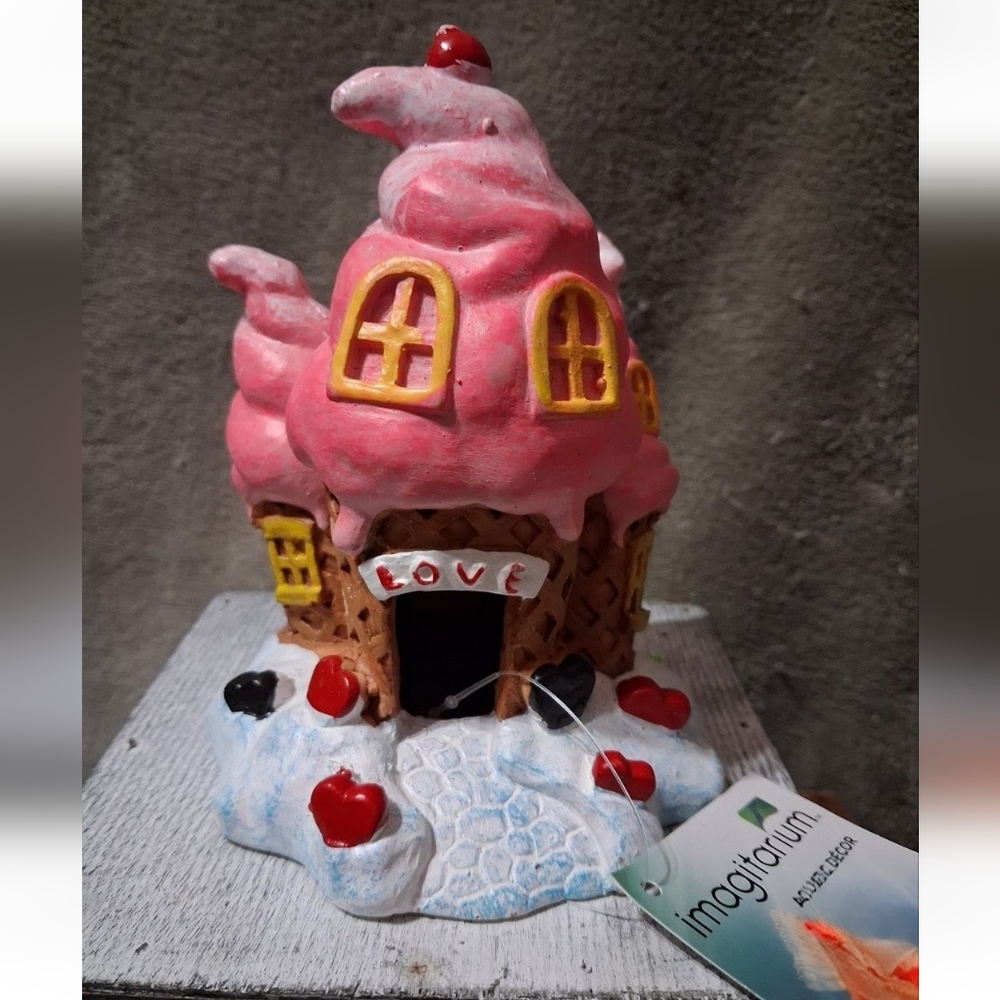 Fish Tank Gingerbread House Imagitarium Sweet Escape Aquarium Decor NWT - Picture 3 of 7